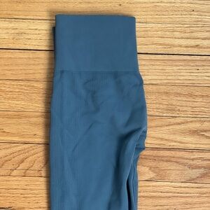 SET ACTIVE gray blue leggings